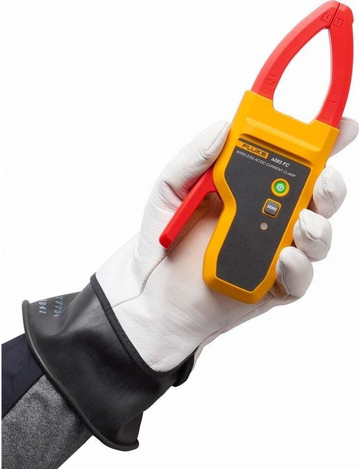 Fluke A283 FC Wireless AC/DC Current Clamp in use