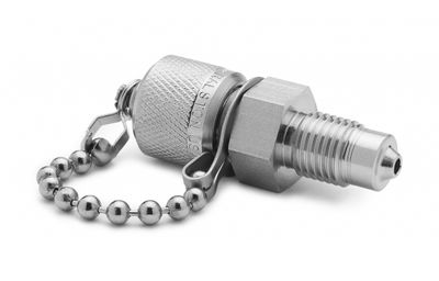 Ralston 7/16-20 Male Medium Pressure x Male Quick-Test XT Fitting with Cap and Chain, S.S. # XTFT-2MS0-MP